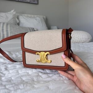 Crossbody purse